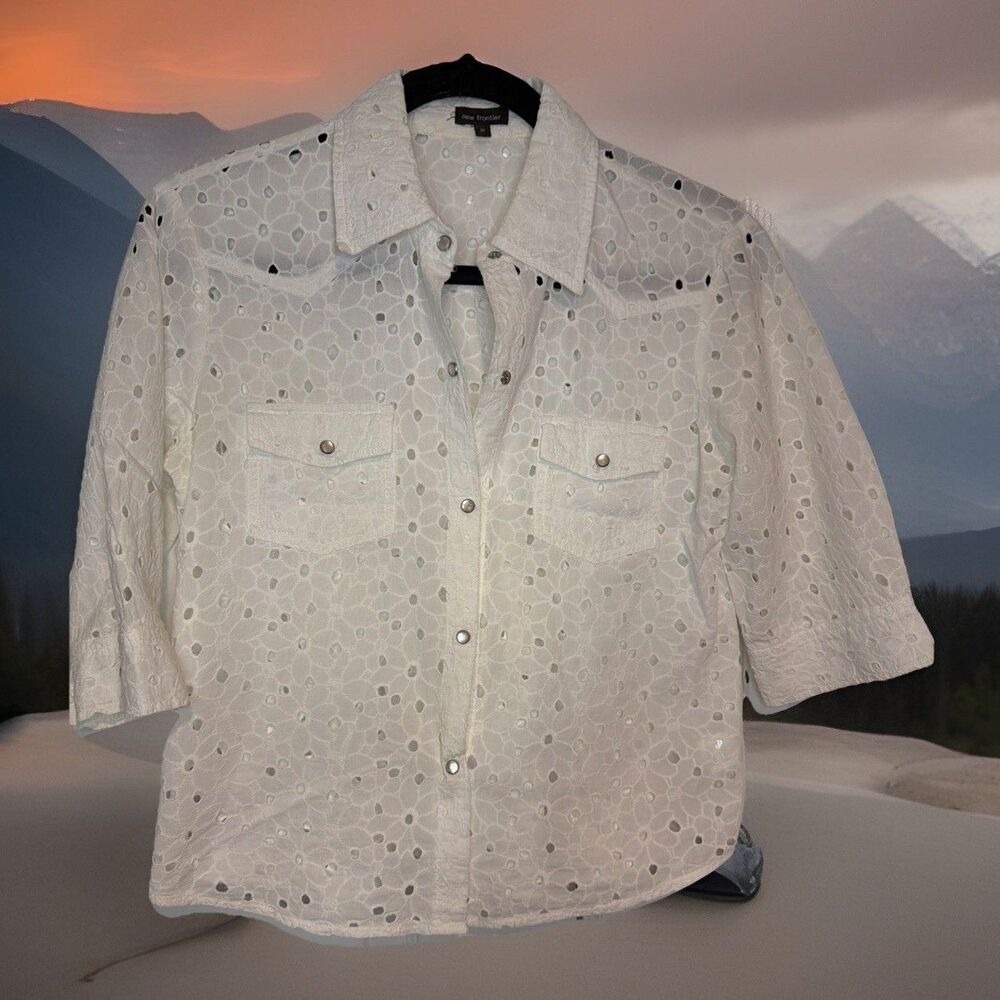 New Frontier Womens Med White Eyelet Top Cardigan Pearl Snap Romantic Cottage